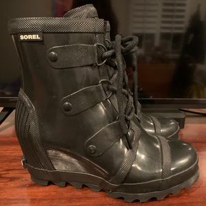 Sorel wedge rain boot